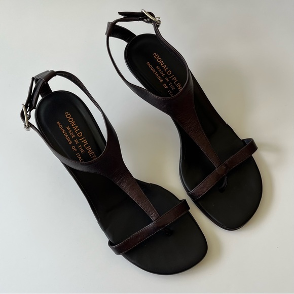 Donald J Pliner Couture Viana Sandal T-Strap Metallic Leather Kitten Heel Size 6 - Picture 4 of 8
